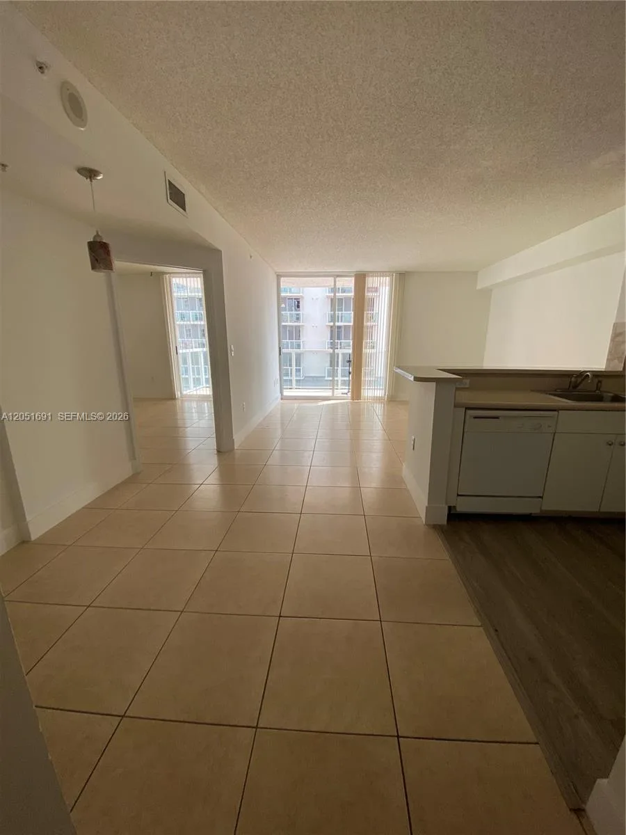 5085 NW 7th St # 810, Miami, FL 33126