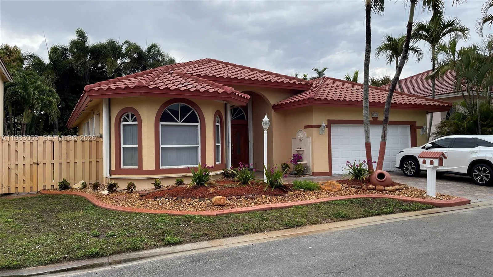 11581 SW 10th Ct, Pembroke Pines, FL 33025 photo 3
