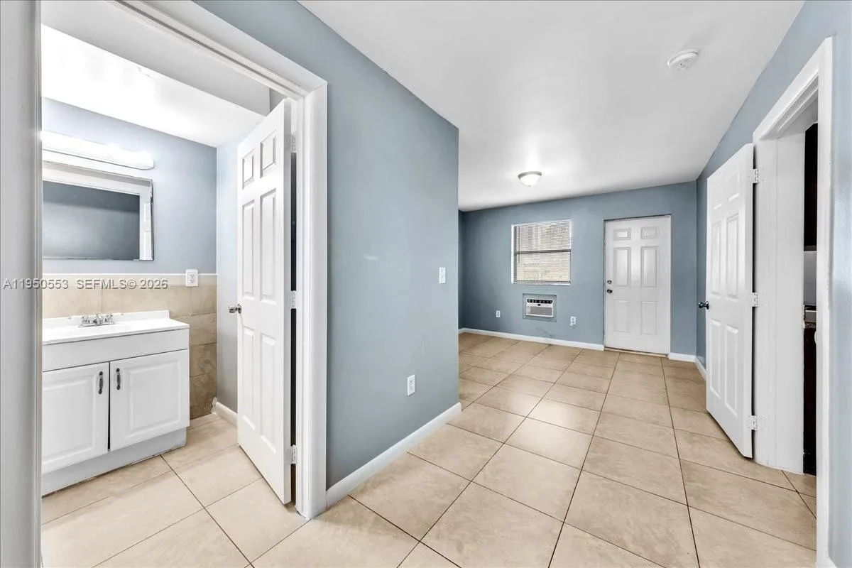 365 NW 8th St # 202, Miami, FL 33136 photo 2
