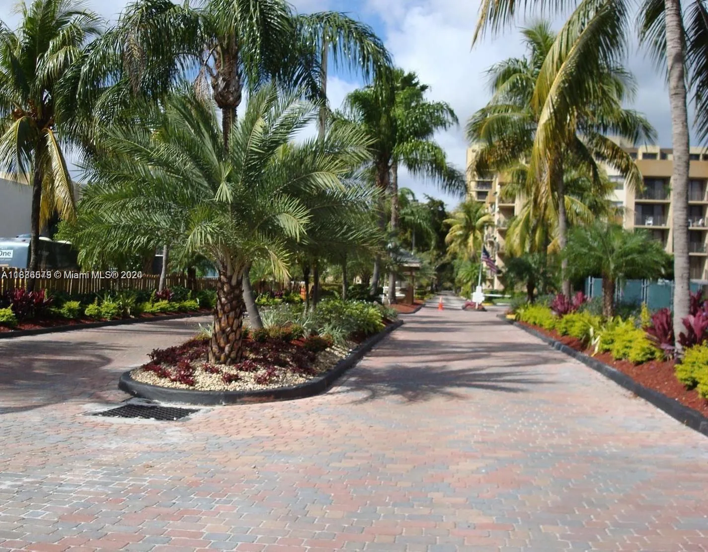 1470 NE 123rd St # A902, North Miami, FL 33161 photo 2