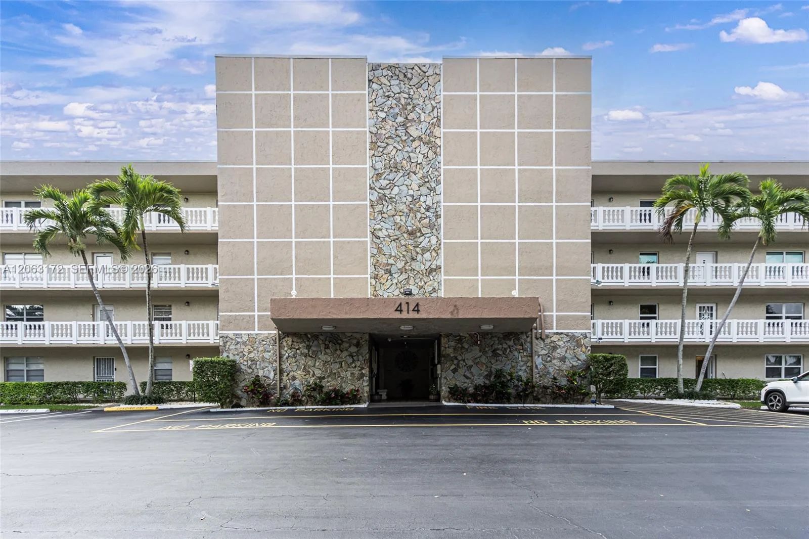 414 SE 10th St # 103, Dania Beach, FL 33004 photo 2