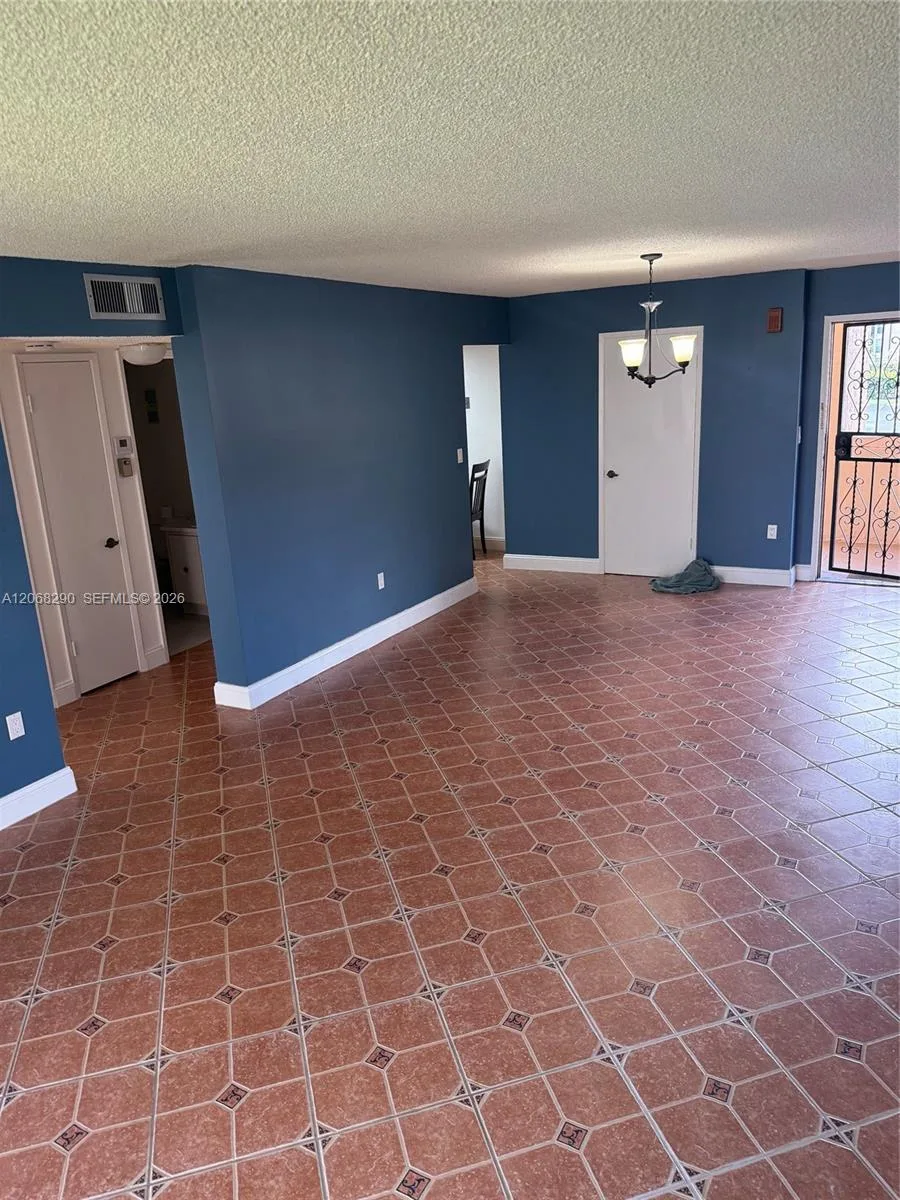 702 NW 87th Ave # 213, Miami, FL 33172