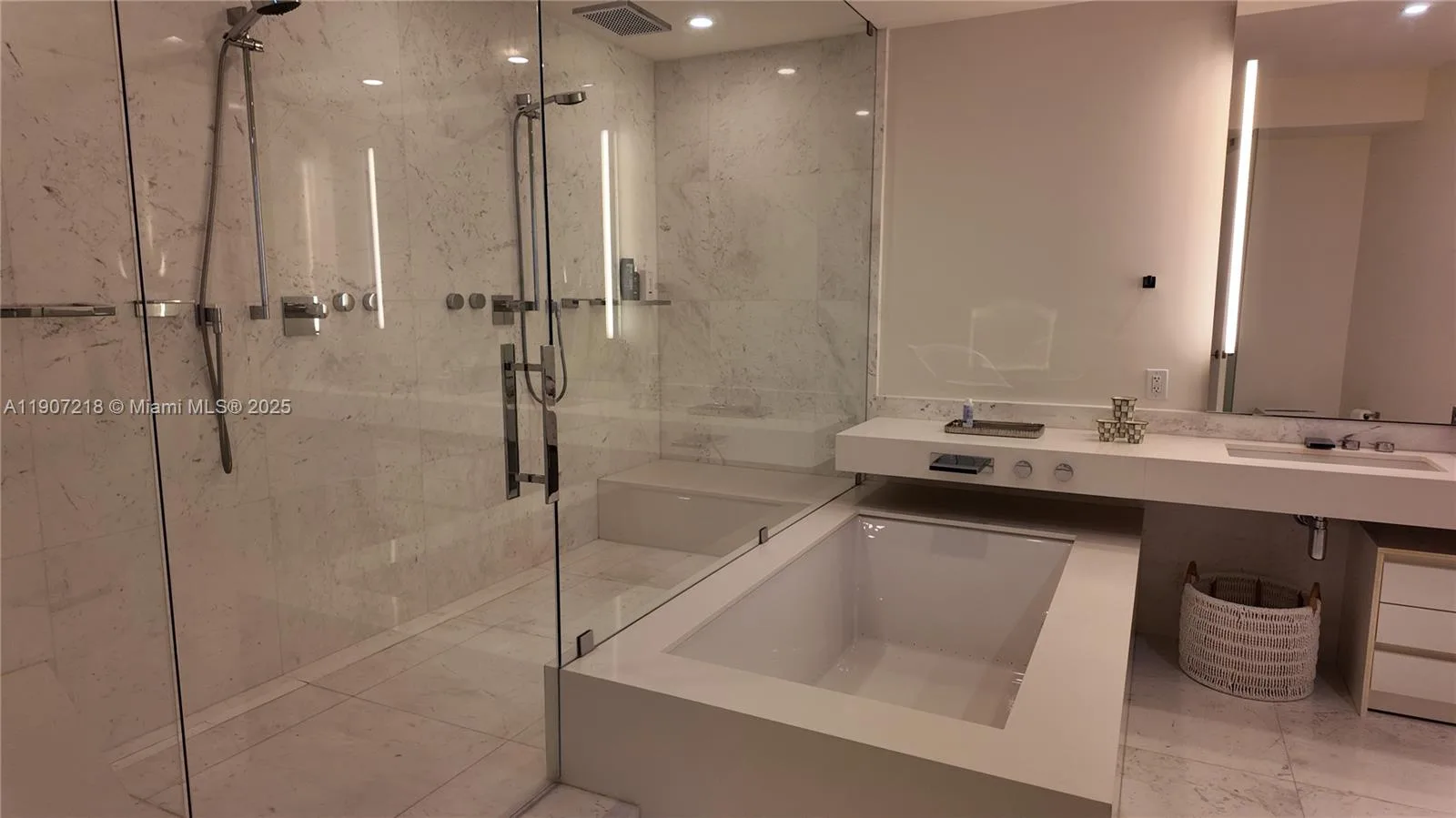 18555 Collins Ave # 905, Sunny Isles Beach, FL 33160 photo 11