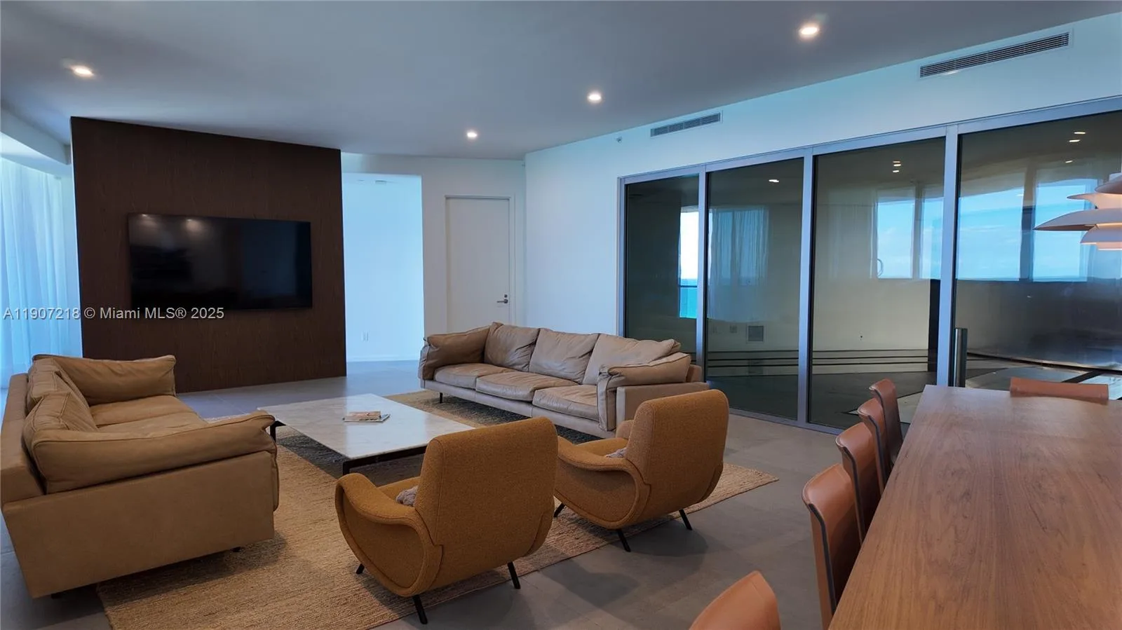 18555 Collins Ave # 905, Sunny Isles Beach, FL 33160 photo 2