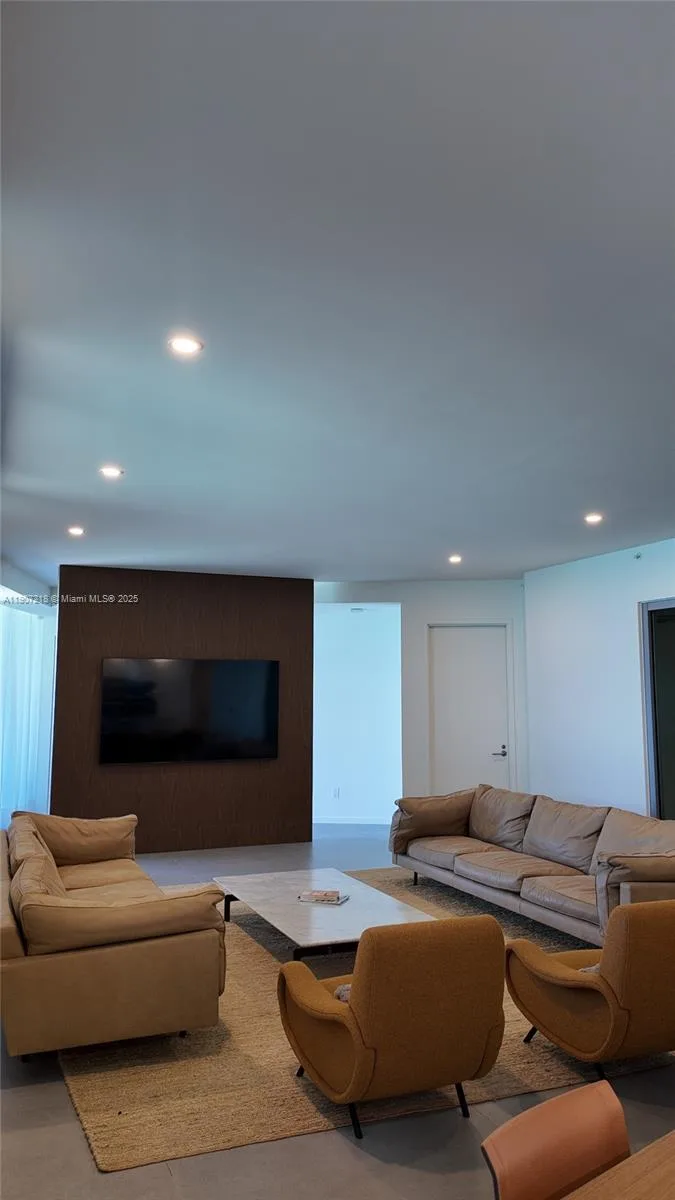 18555 Collins Ave # 905, Sunny Isles Beach, FL 33160 photo 3