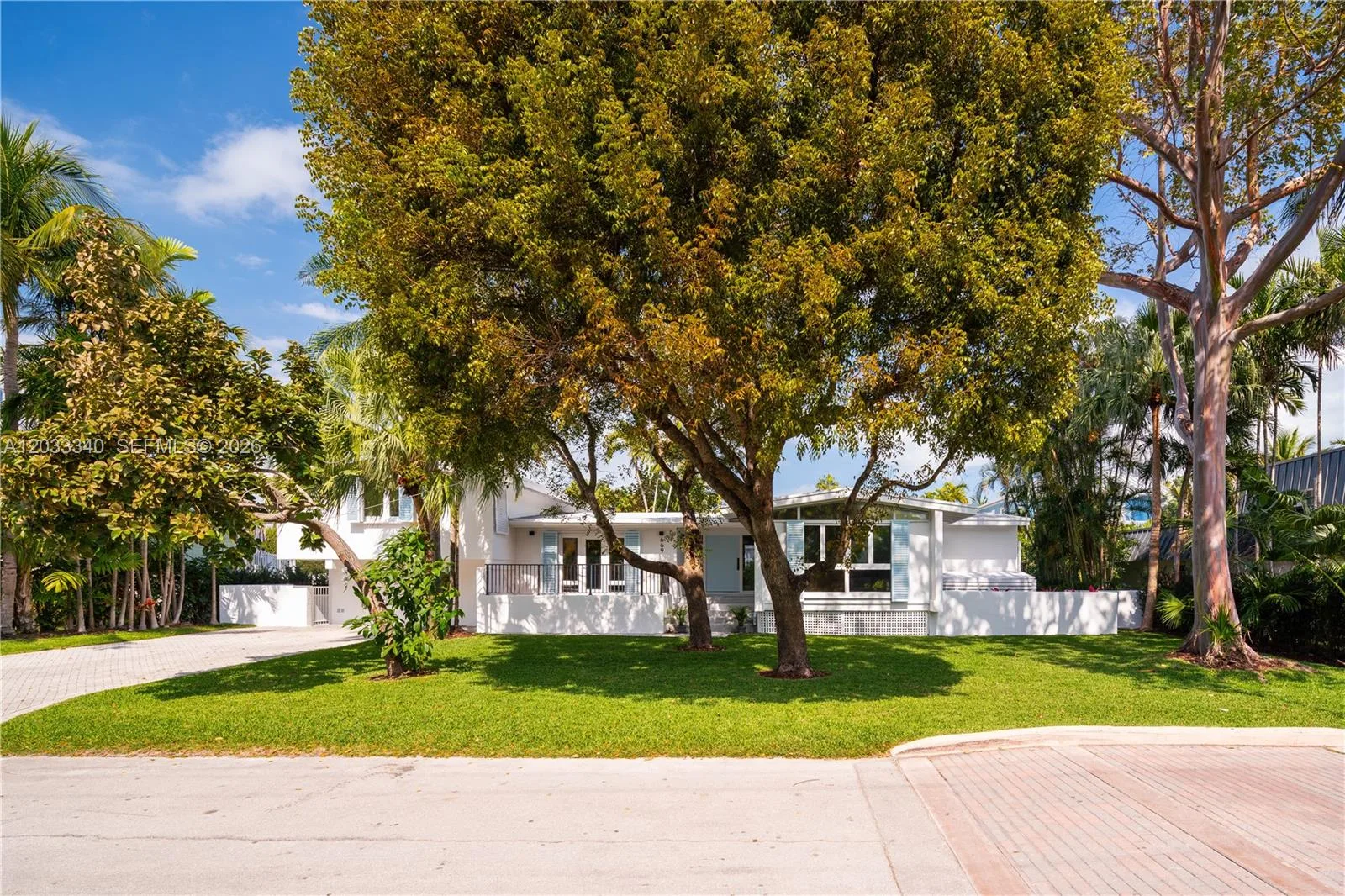 669 S Mashta Dr, Key Biscayne, FL 33149