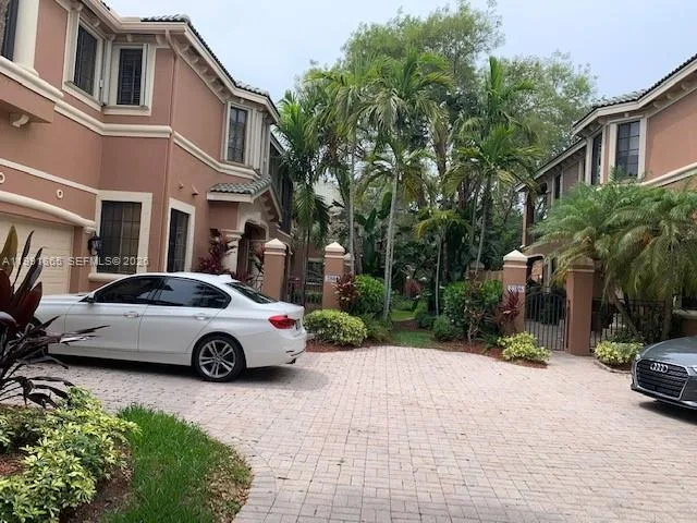 2800 Kinsington Cir, Weston, FL 33332 photo 2