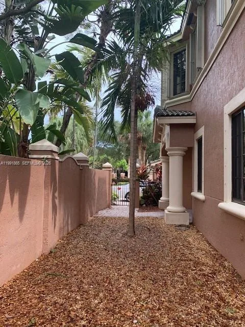2800 Kinsington Cir, Weston, FL 33332 photo 4
