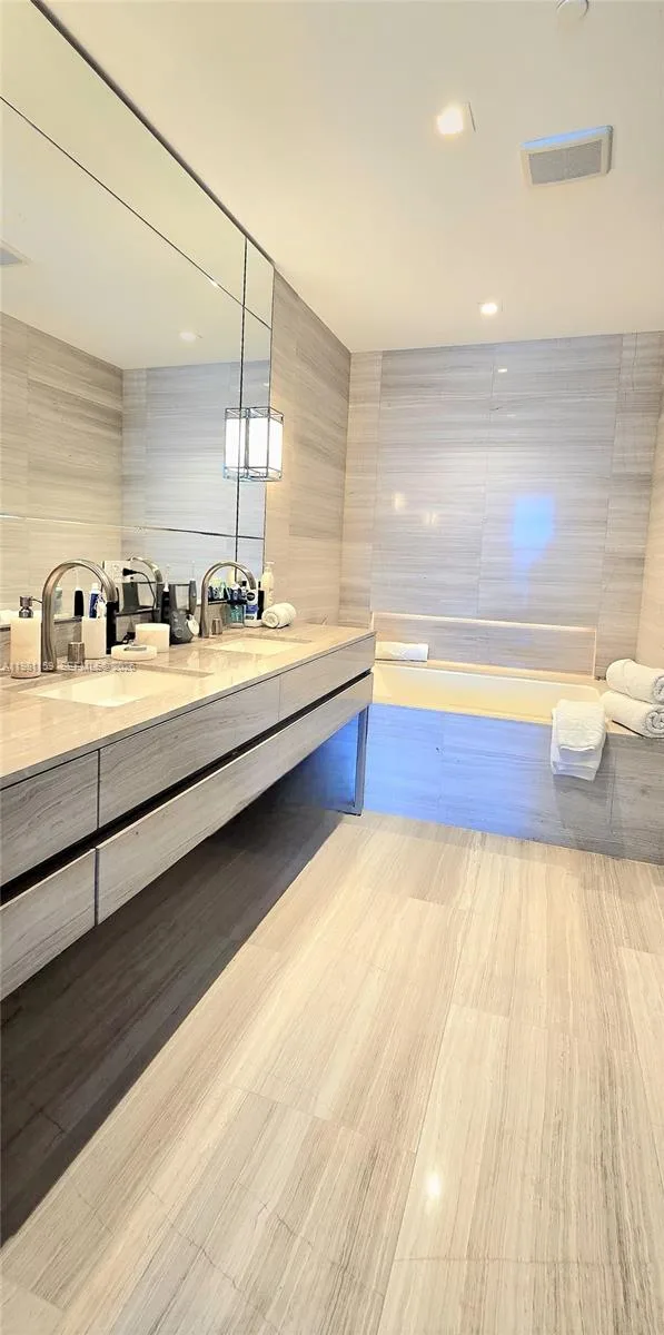 18975 Collins Ave # 2504, Sunny Isles Beach, FL 33160 photo 7