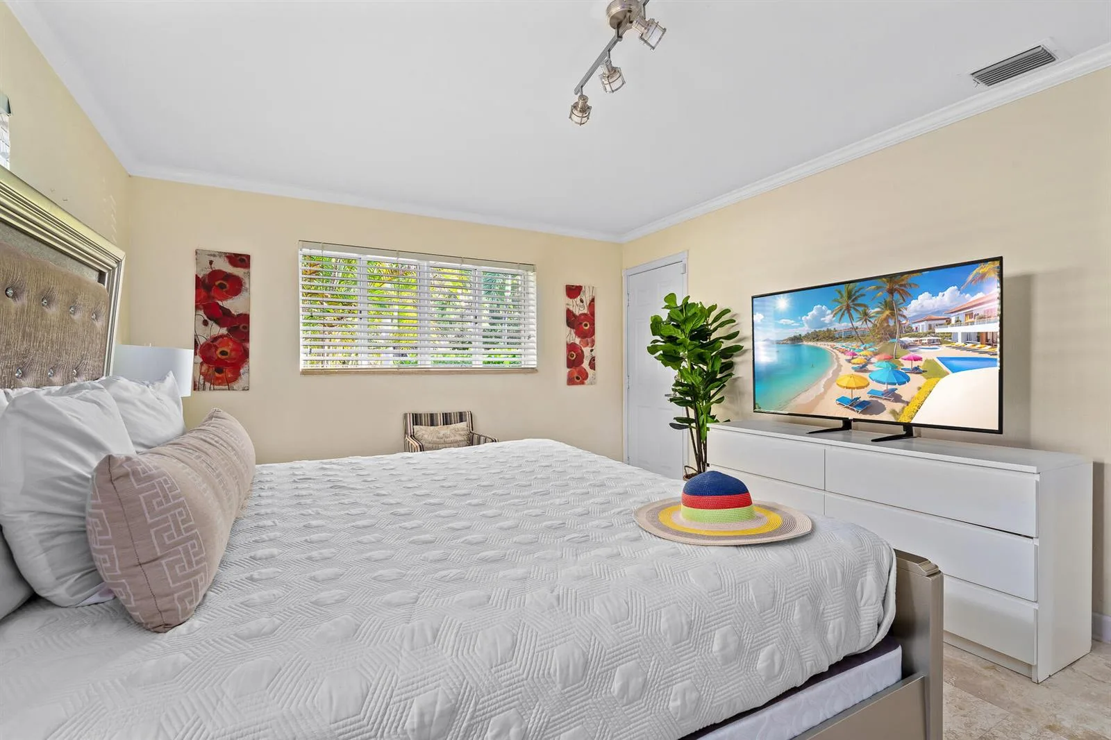 2757 NE 14TH Avenue, Wilton Manors, FL 33334 photo 13