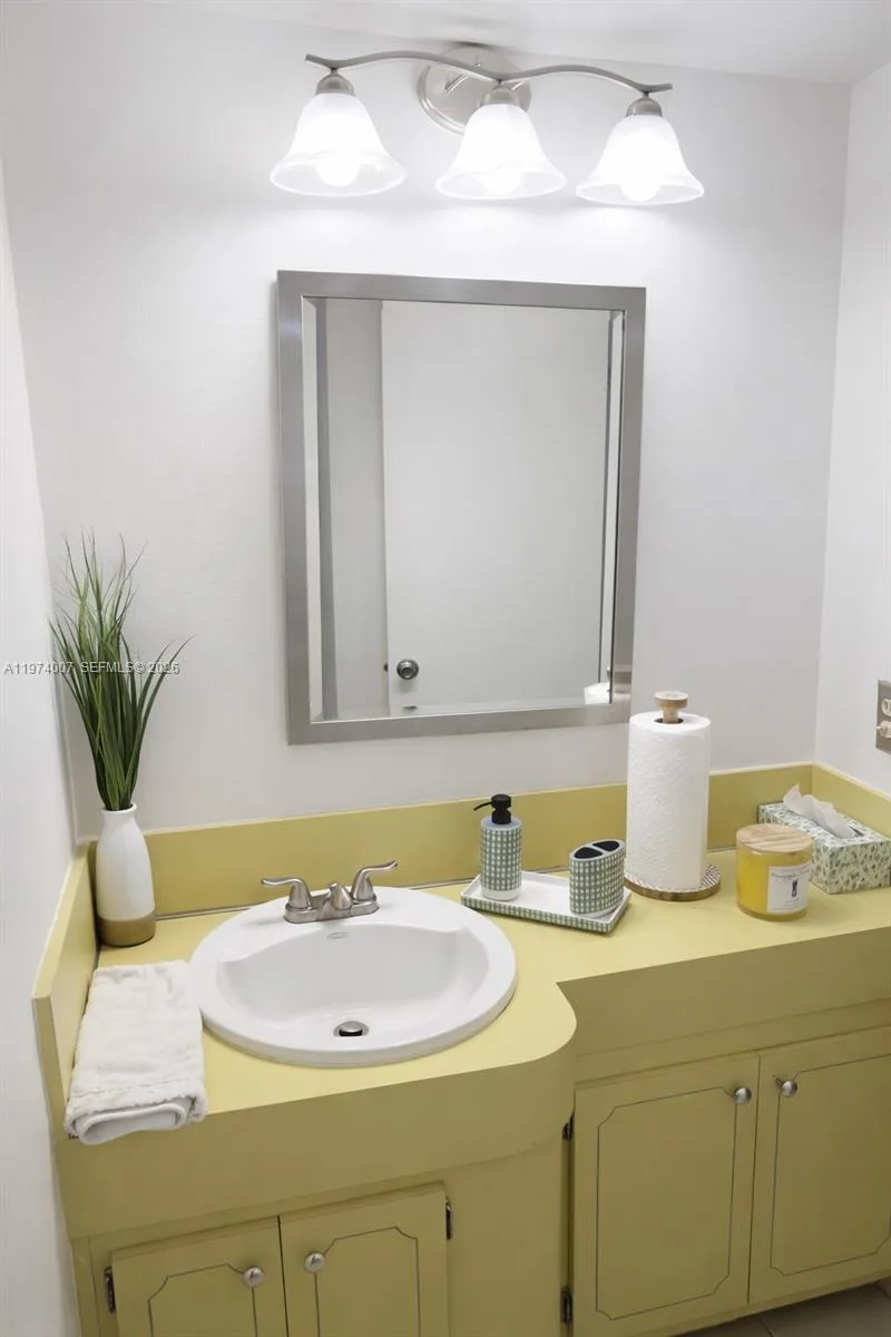 1780 NE 191st St # 210-2, Miami, FL 33179 photo 4