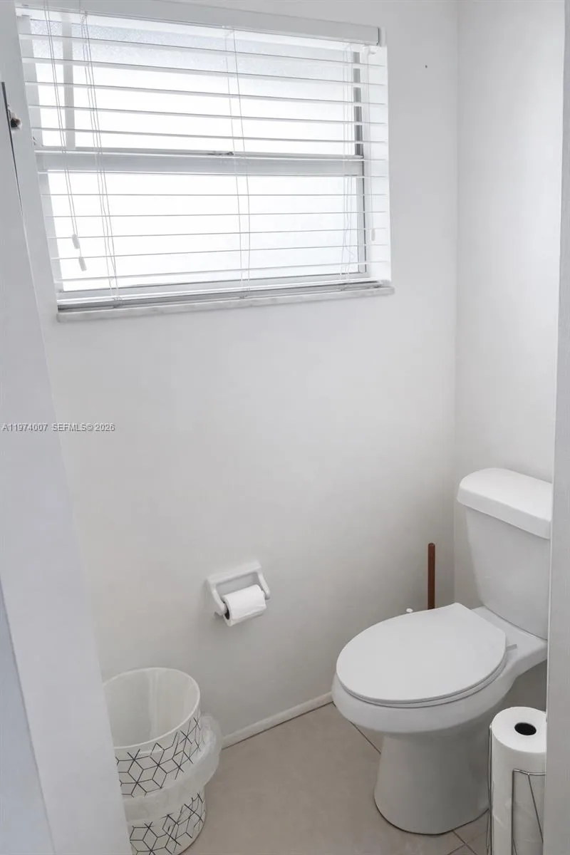 1780 NE 191st St # 210-2, Miami, FL 33179 photo 5