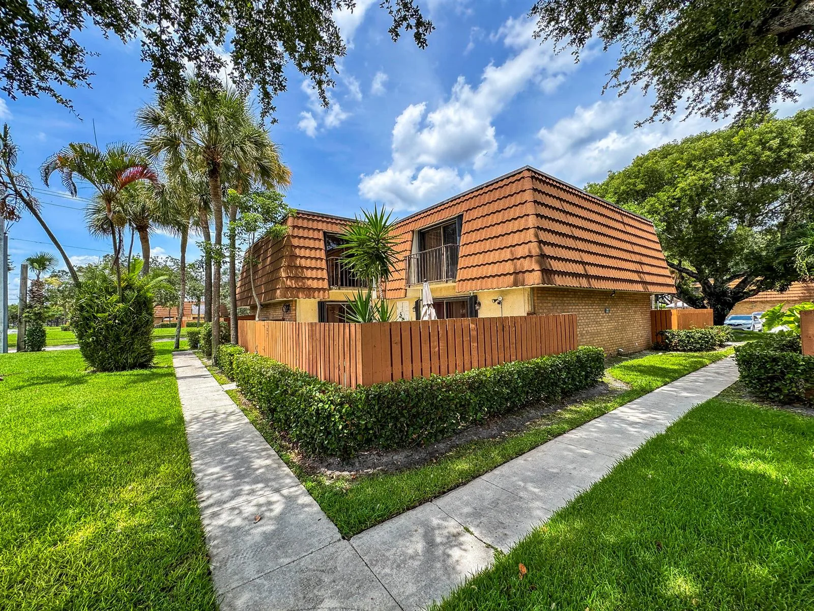 187 Charter Way, West Palm Beach, FL 33407 photo 2