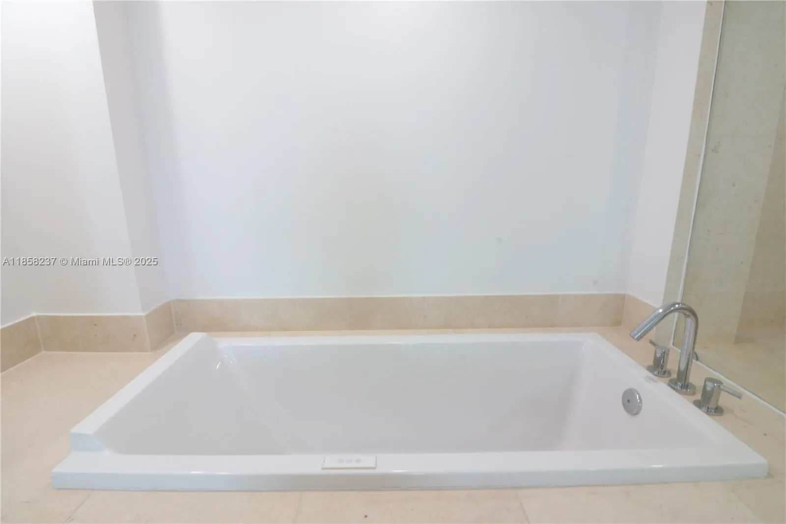 495 Brickell Ave # 4005, Miami, FL 33131 photo 10