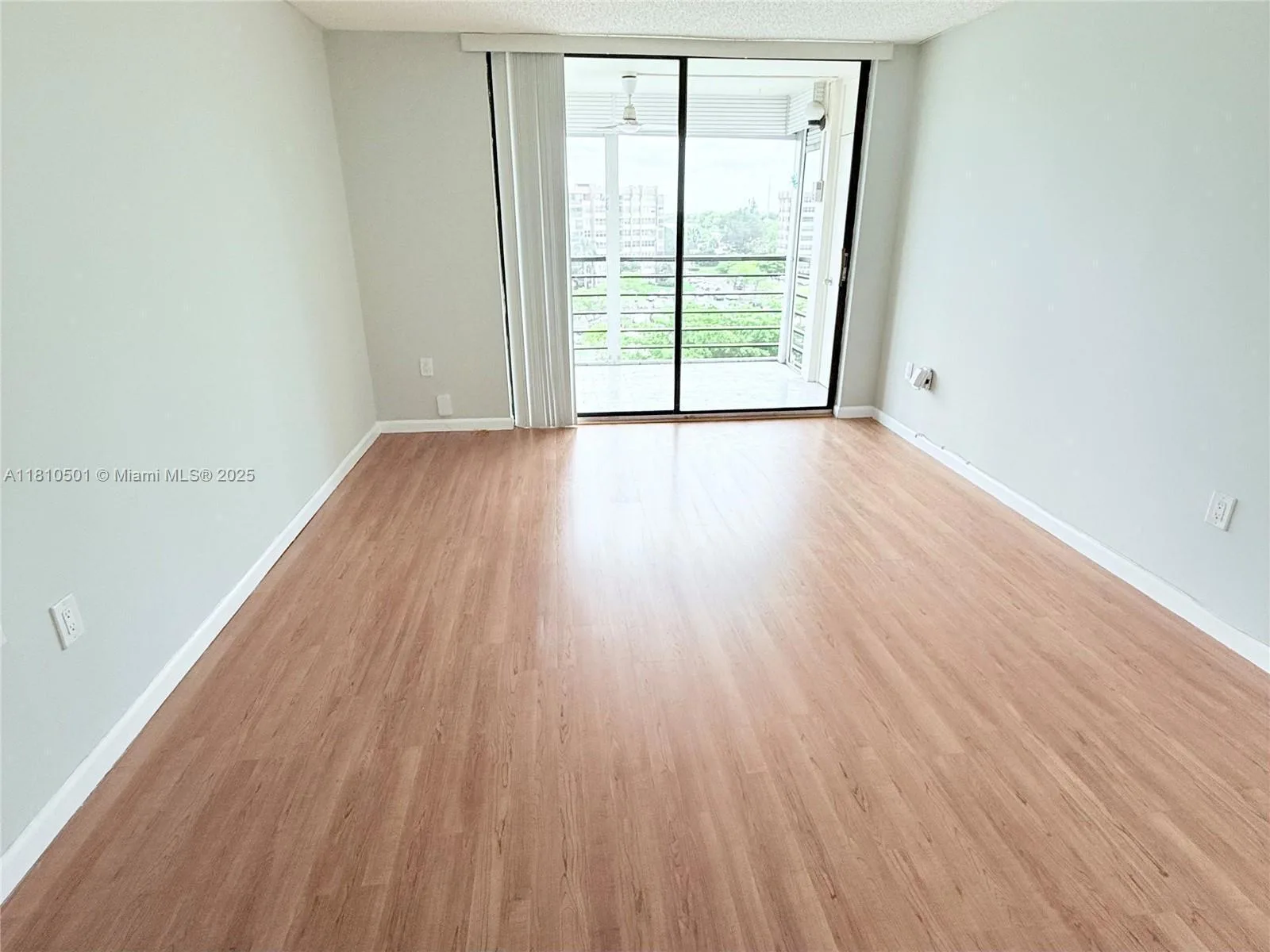 1300 SAINT CHARLES Place # 706, Pembroke Pines, FL 33026 photo 10