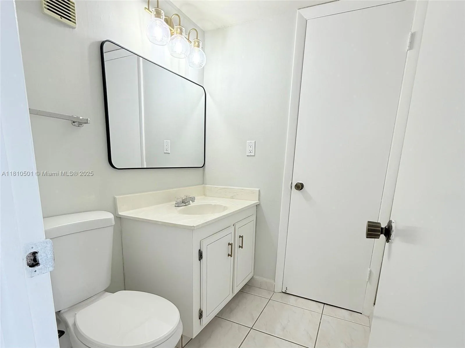 1300 SAINT CHARLES Place # 706, Pembroke Pines, FL 33026 photo 4