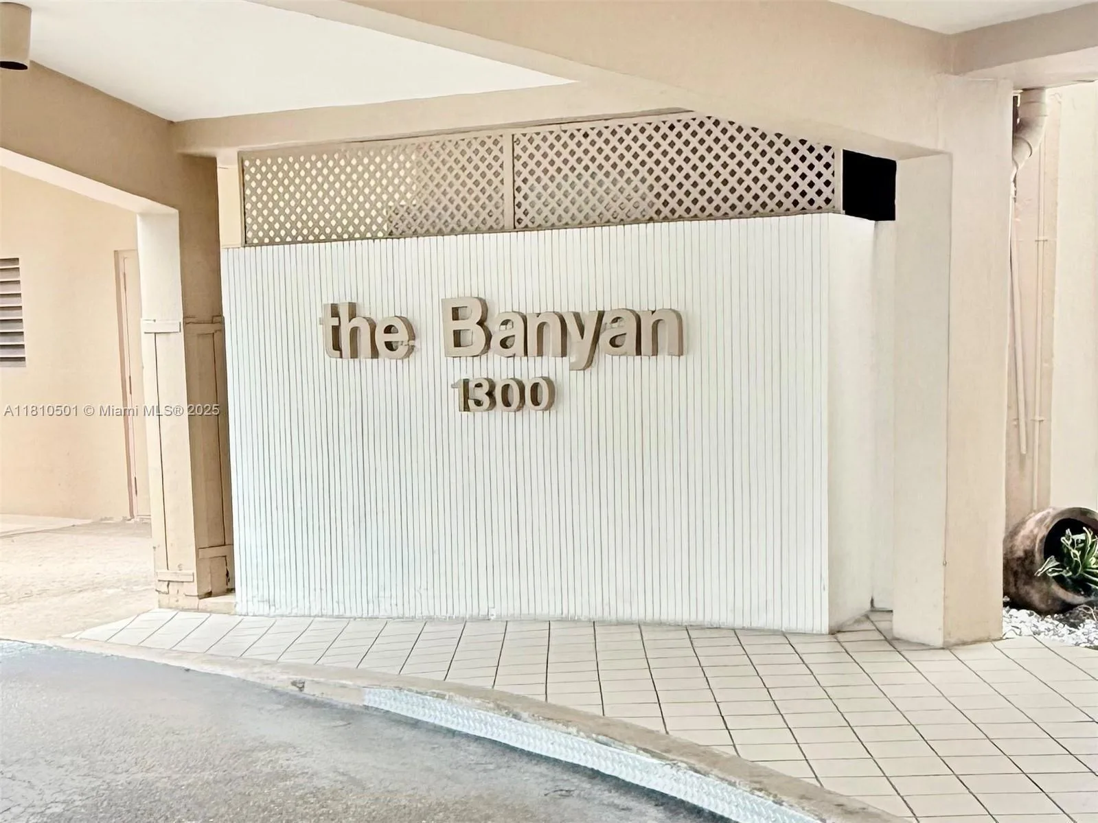 1300 SAINT CHARLES Place # 706, Pembroke Pines, FL 33026 photo 9
