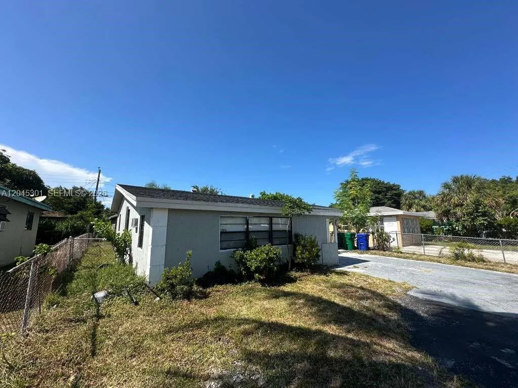 3021 NW 7th Ct, Fort Lauderdale, FL 33311 photo 2