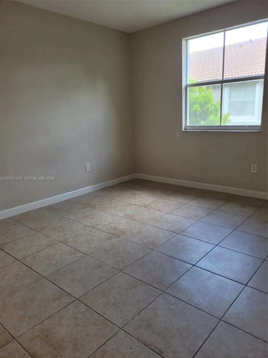 1663 SE 29th St # 208, Homestead, FL 33035 photo 3