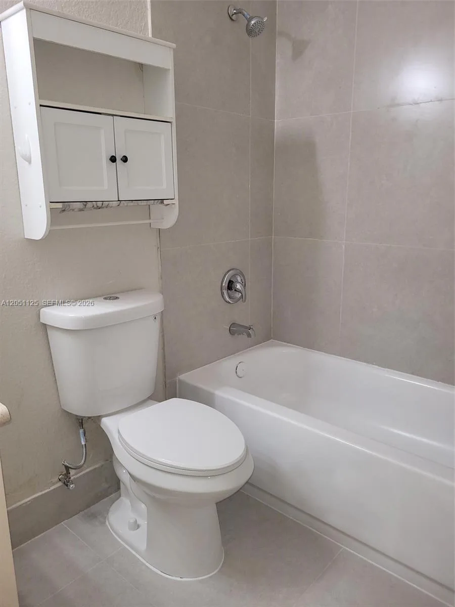 1663 SE 29th St # 208, Homestead, FL 33035 photo 5