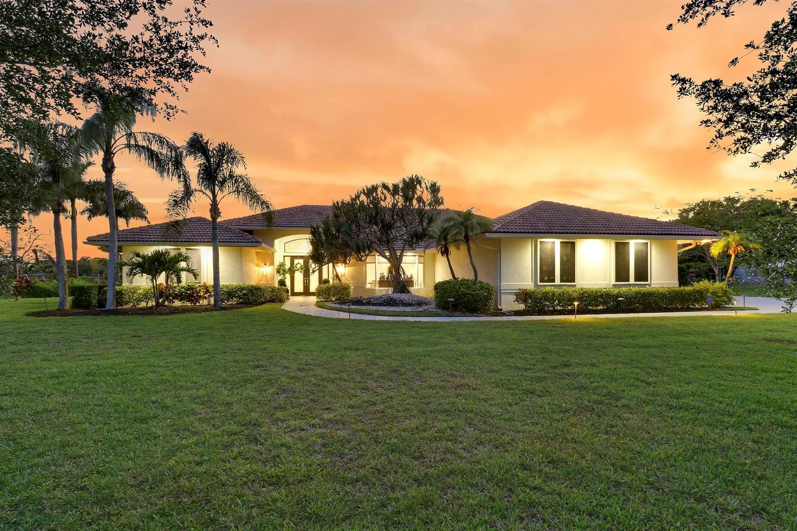 8667 Steeplechase Drive, Palm Beach Gardens, FL 33418
