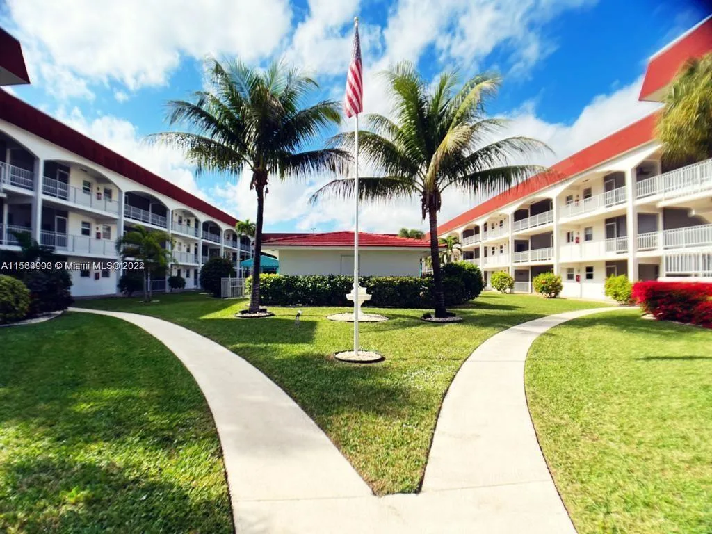 580 Egret Dr # 302, Hallandale Beach, FL 33009 photo 2
