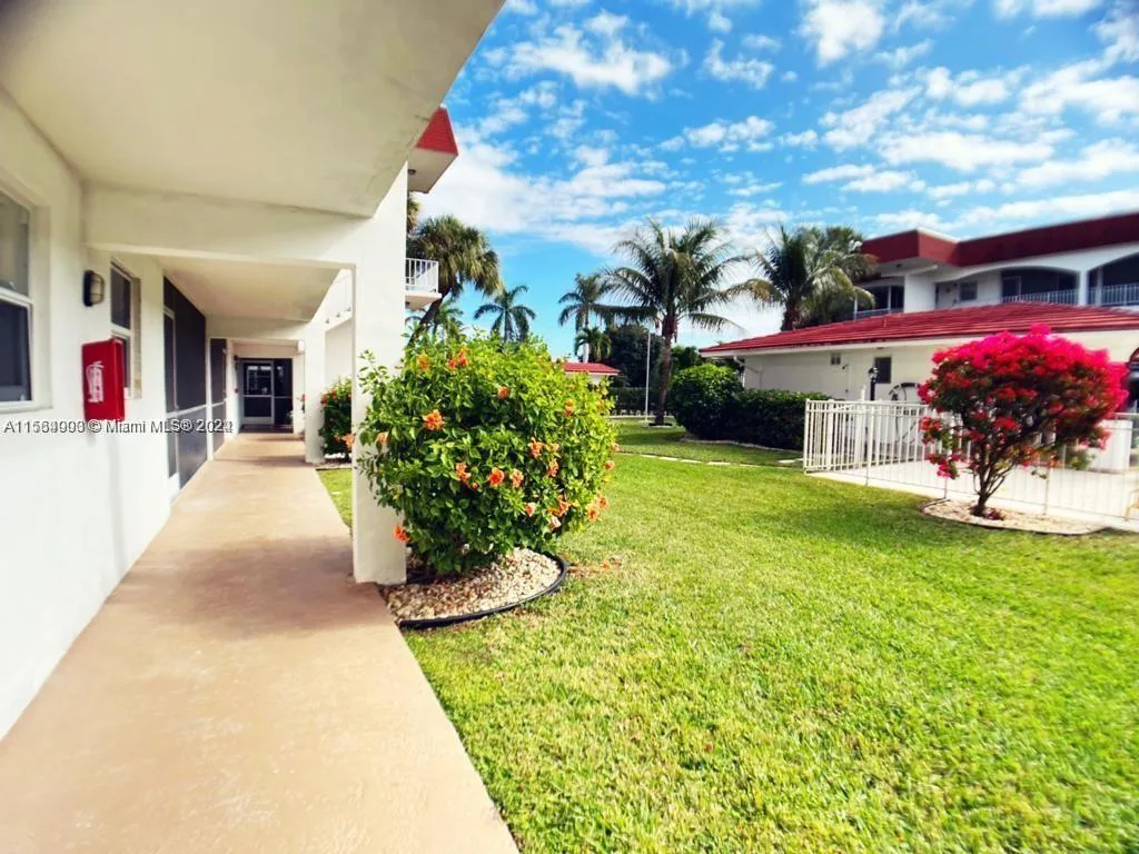580 Egret Dr # 302, Hallandale Beach, FL 33009 photo 4