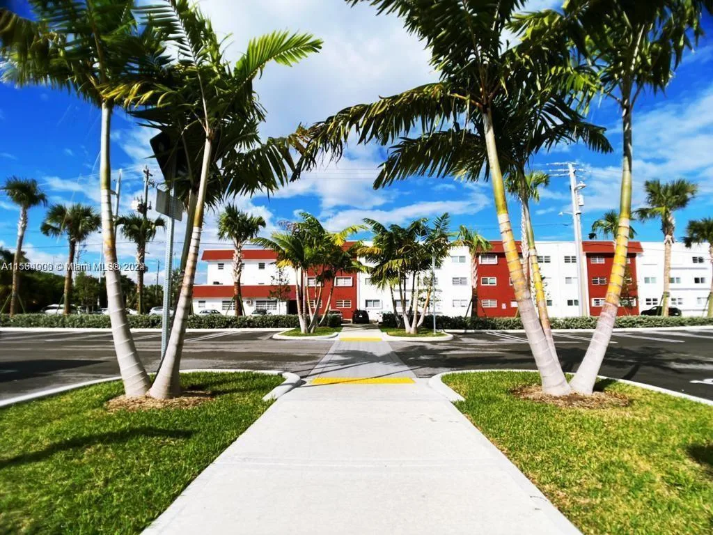 580 Egret Dr # 302, Hallandale Beach, FL 33009 photo 7