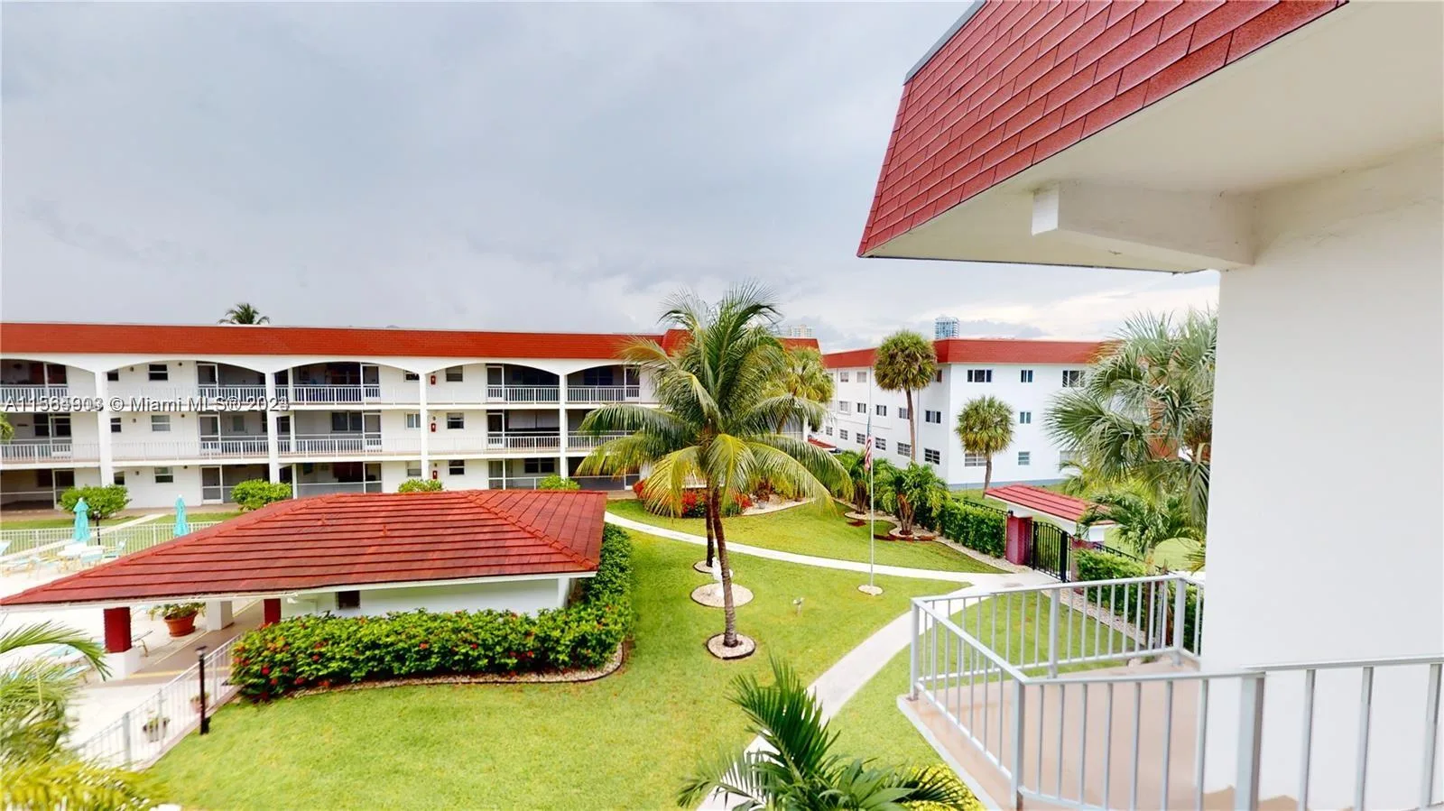 580 Egret Dr # 302, Hallandale Beach, FL 33009 photo 9