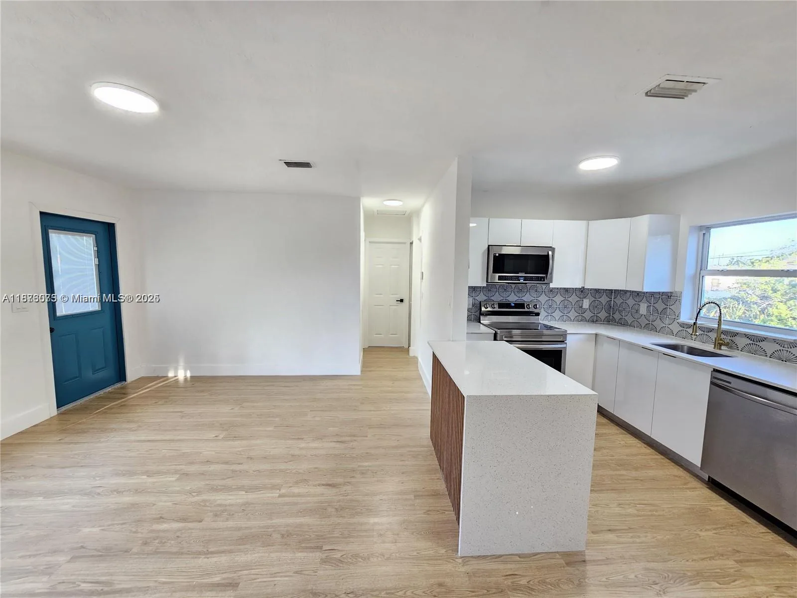 1117 W 26th Ct, Riviera Beach, FL 33404 photo 7