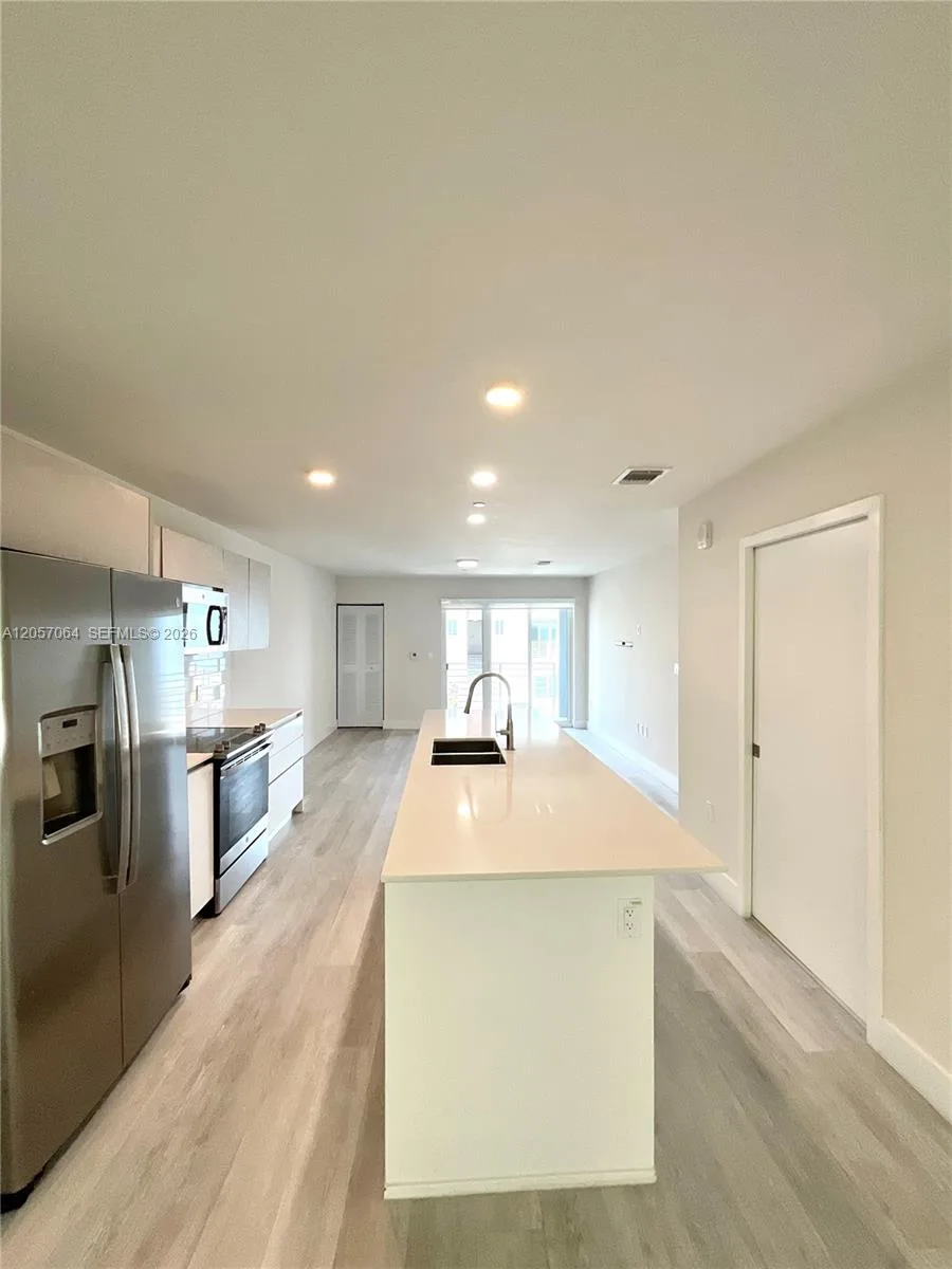 2555 NE 193rd St # 2206, Miami, FL 33180