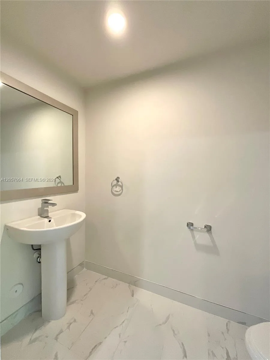 2555 NE 193rd St # 2206, Miami, FL 33180 photo 10