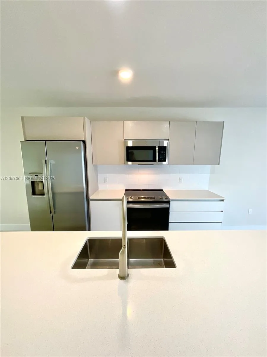 2555 NE 193rd St # 2206, Miami, FL 33180 photo 4