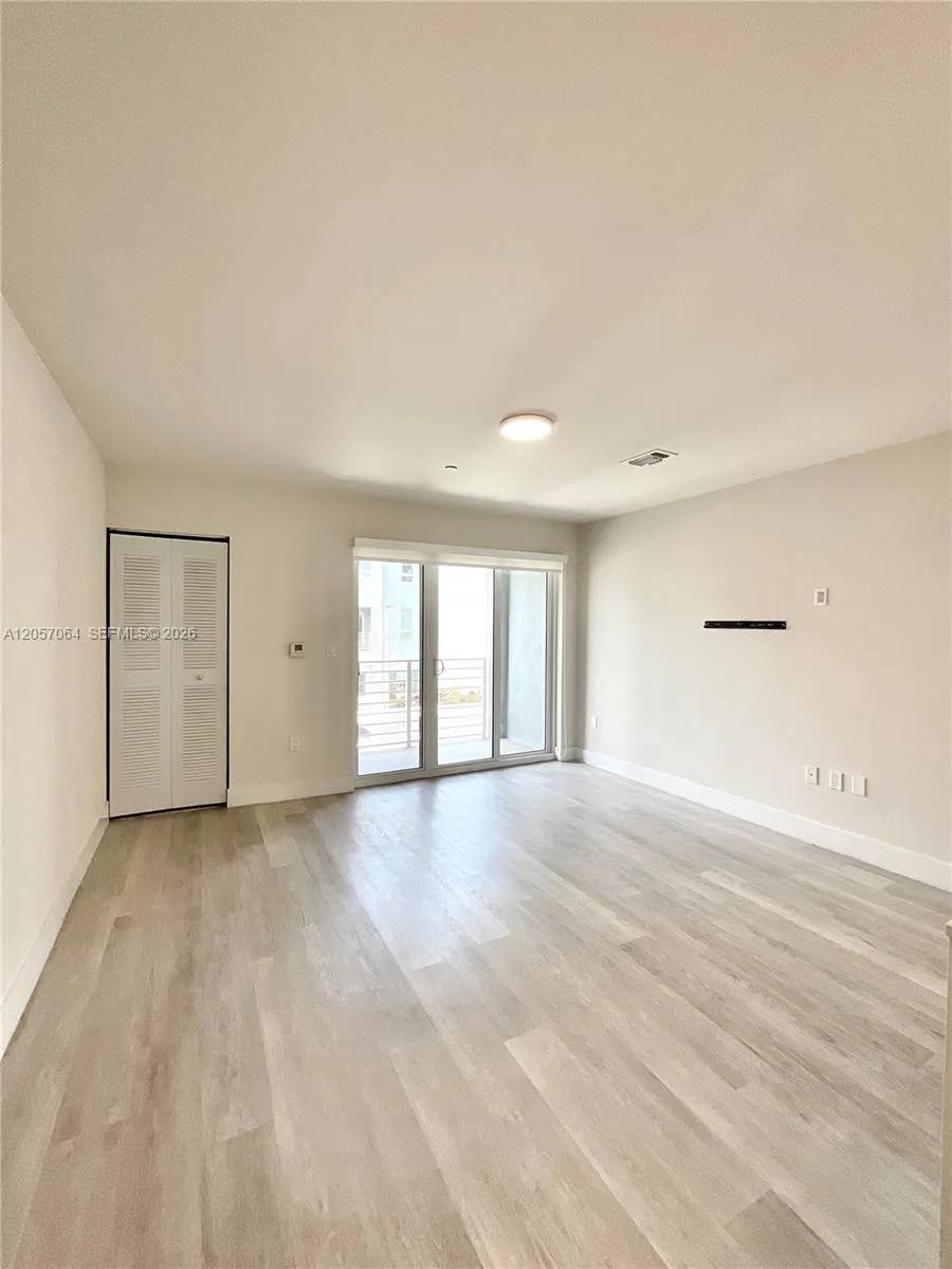 2555 NE 193rd St # 2206, Miami, FL 33180 photo 5