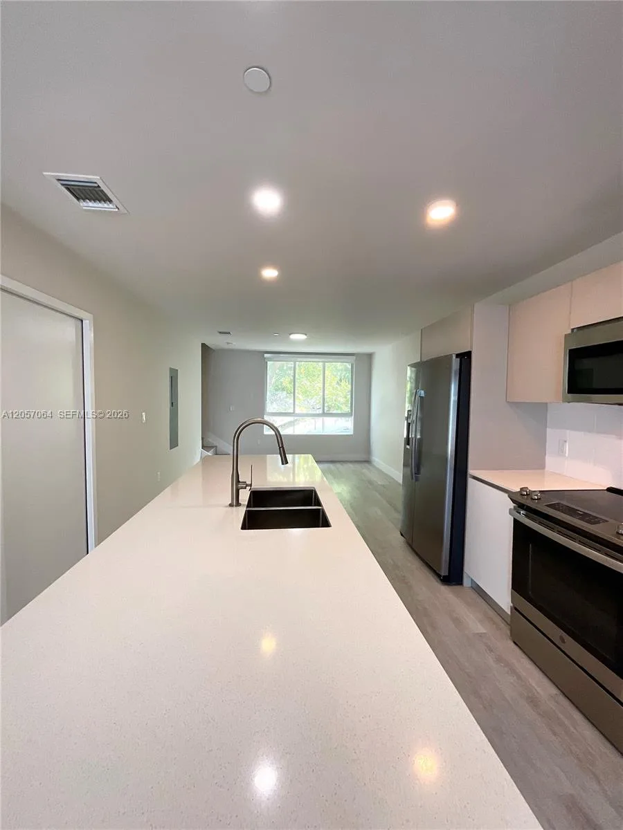 2555 NE 193rd St # 2206, Miami, FL 33180 photo 6