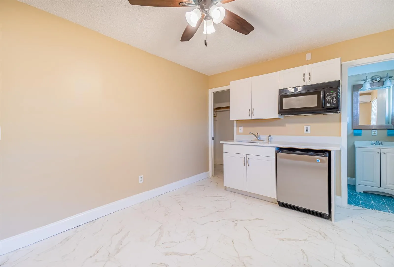 2546 NE Hickory Avenue # B Efficiency, Jensen Beach, FL 34957 photo 5