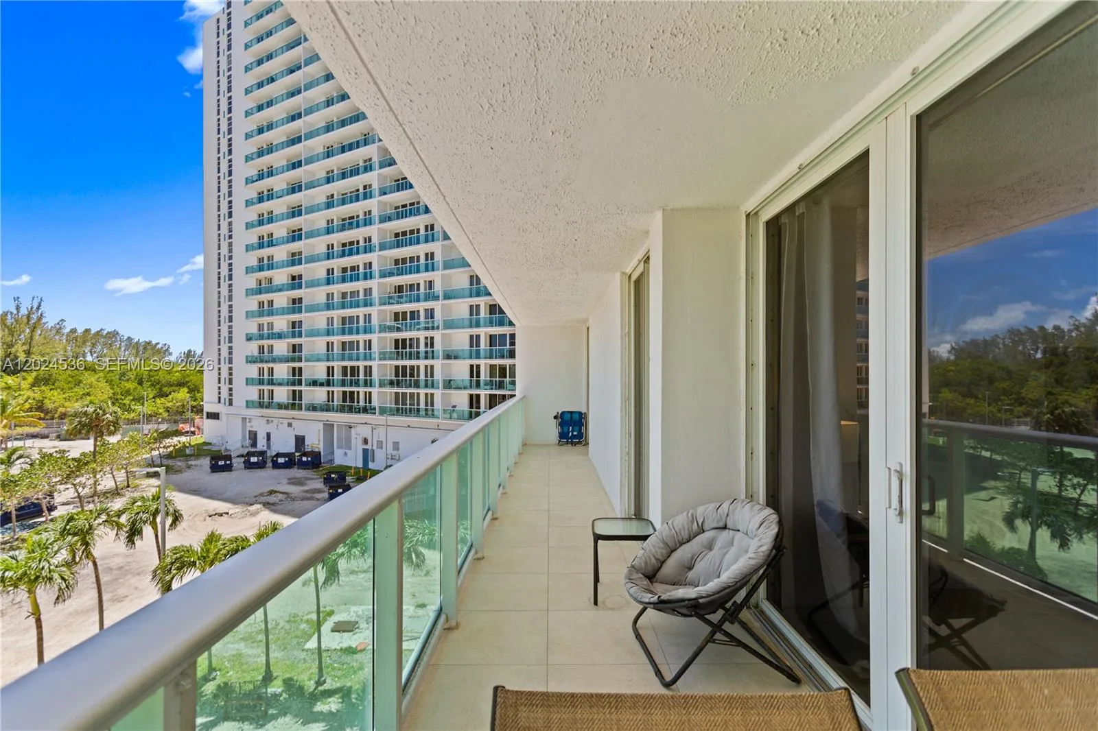 100 Bayview Dr # 307, Sunny Isles Beach, FL 33160 photo 2