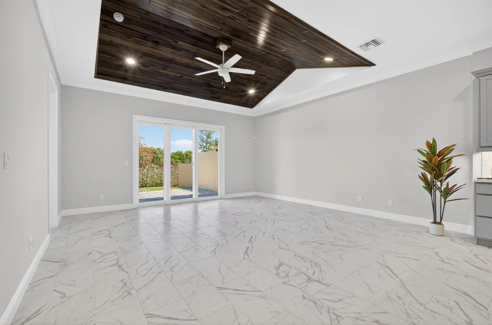 1805 Bridgepointe Circle # 2, Vero Beach, FL 32967 photo 8