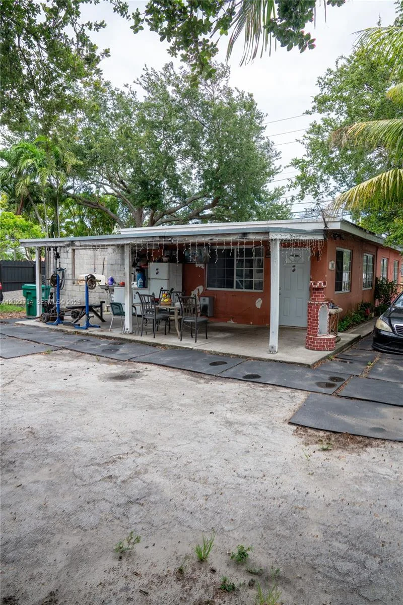 3401 NW 15th St, Miami, FL 33125 photo 4