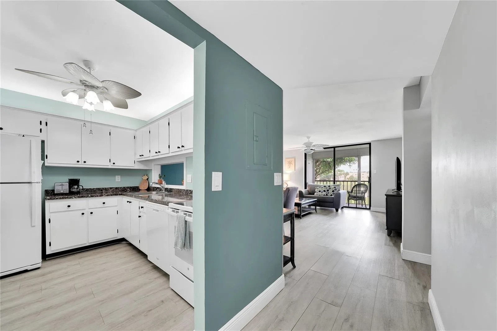 5250 Las Verdes Circle # 212, Delray Beach, FL 33484 photo 4