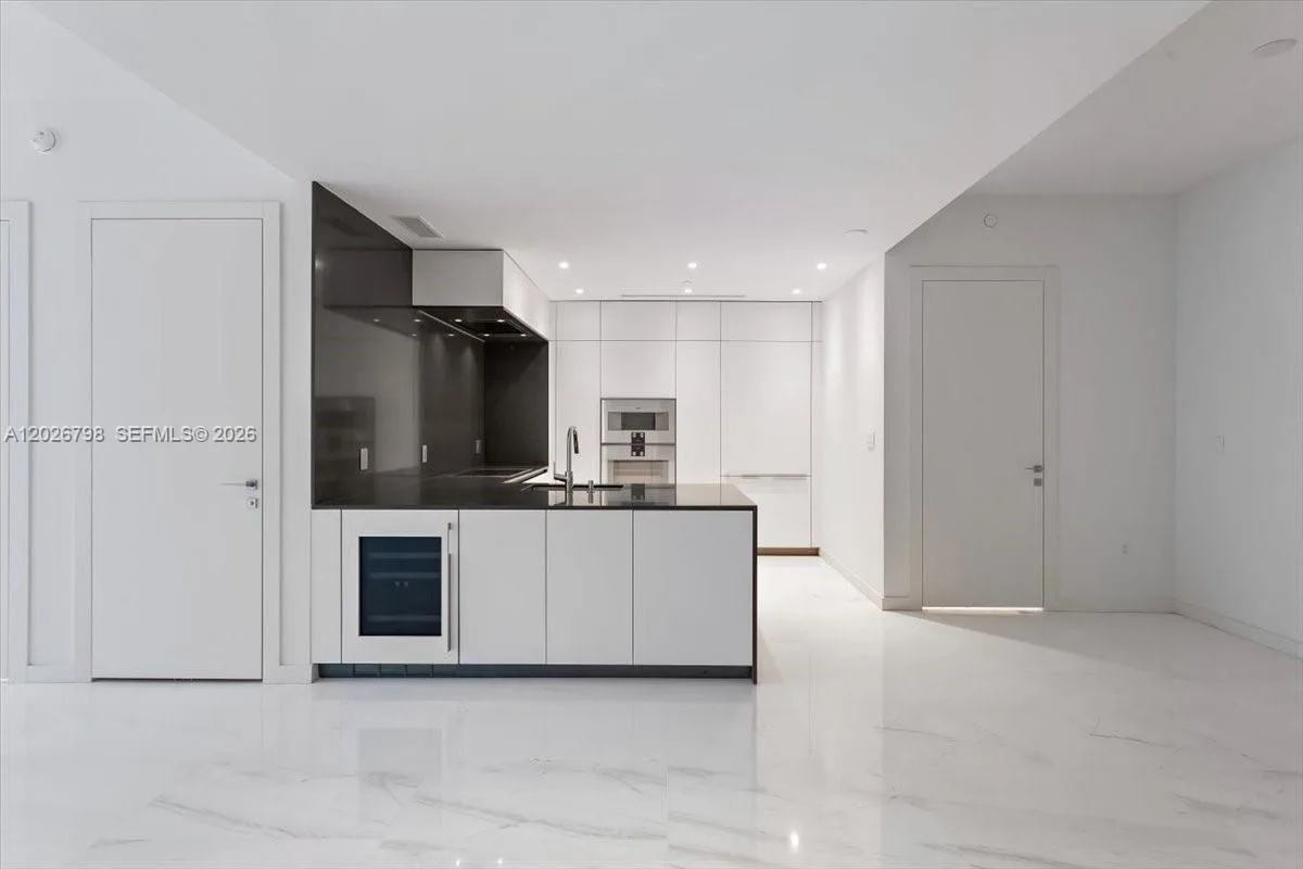 300 Biscayne Blvd Way # 4609, Miami, FL 33131 photo 3