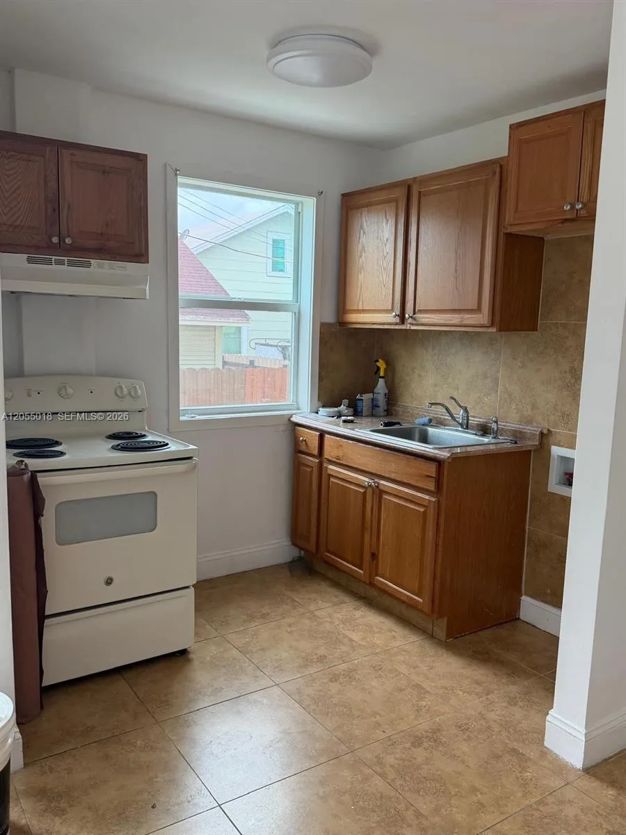 4152 SW 13th St # 7, Miami, FL 33134 photo 4