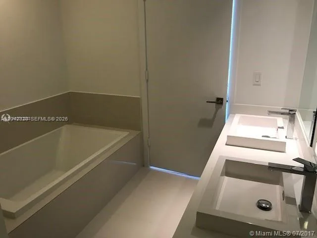 55 SW 9th St # 2103, Miami, FL 33130 photo 10