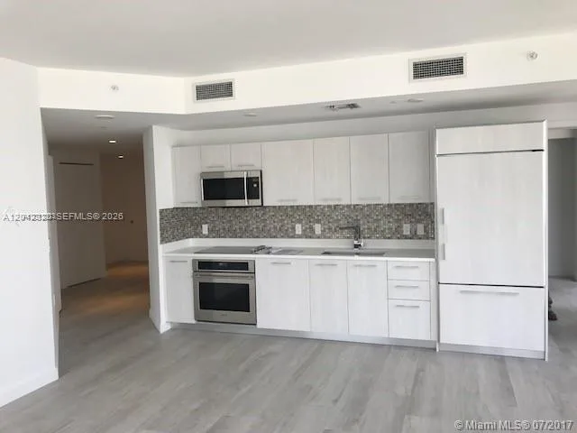 55 SW 9th St # 2103, Miami, FL 33130 photo 3