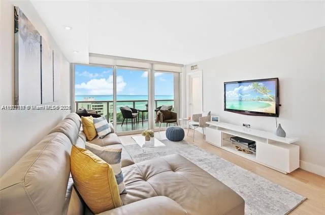 100 Bayview Dr # 1407, Sunny Isles Beach, FL 33160