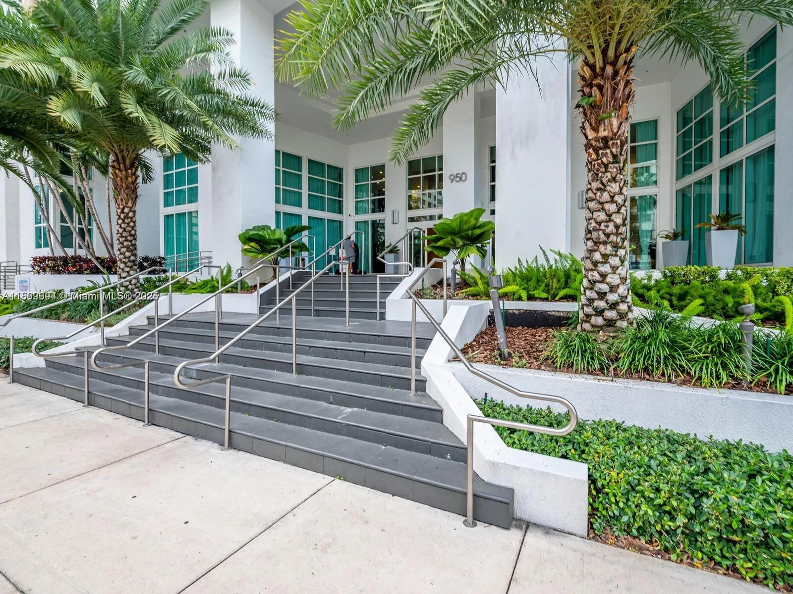 950 Brickell Bay Dr # 4104, Miami, FL 33131 photo 2