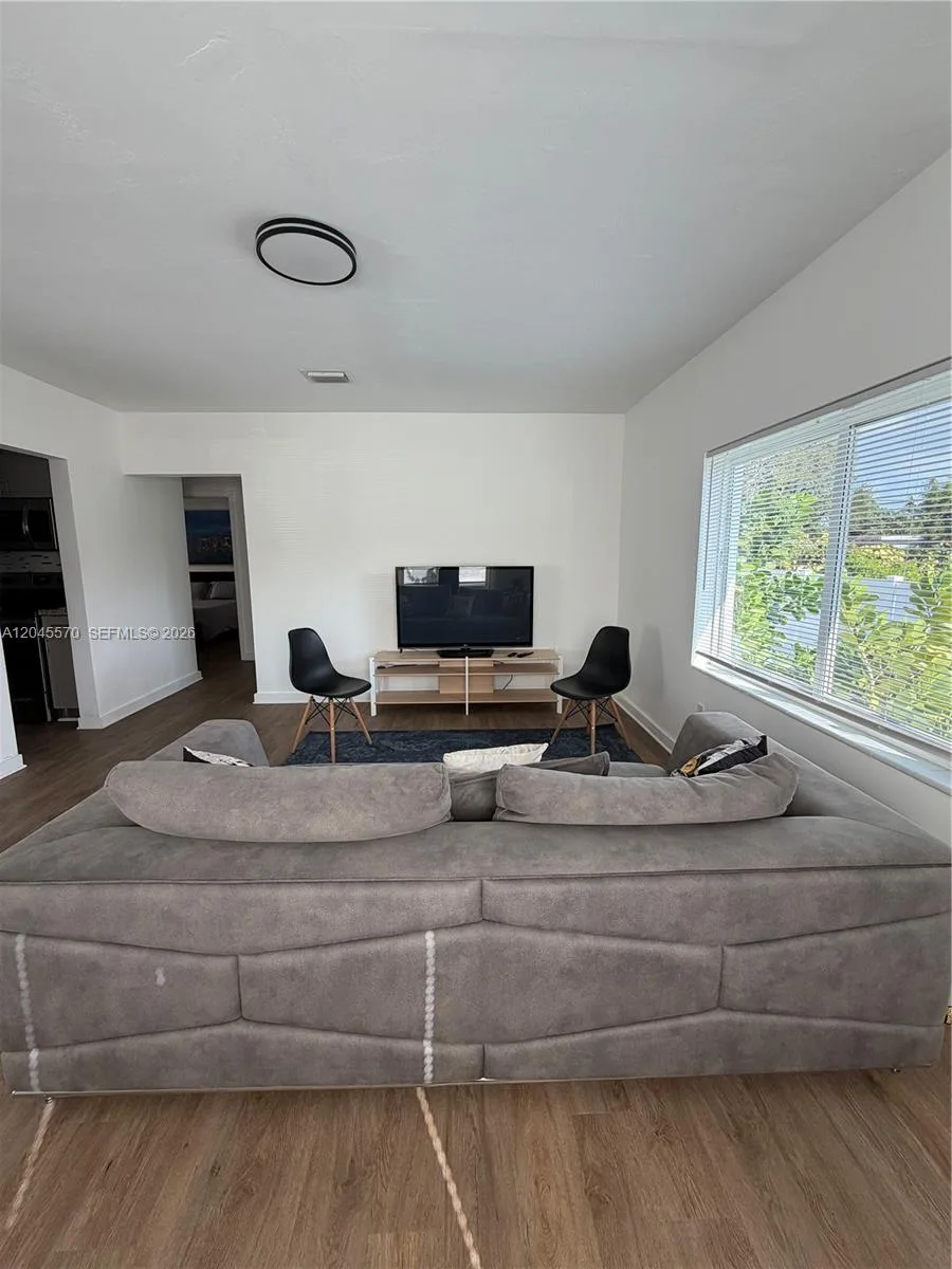 1215 NE 109th St # 1215, Miami, FL 33161 photo 4