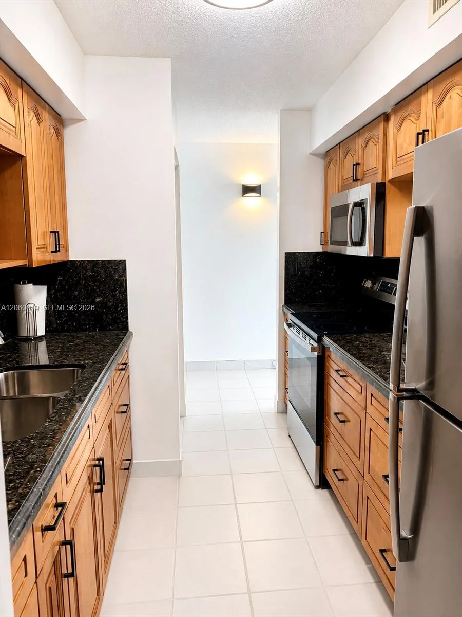 1700 NW N River Dr # 106, Miami, FL 33125 photo 3