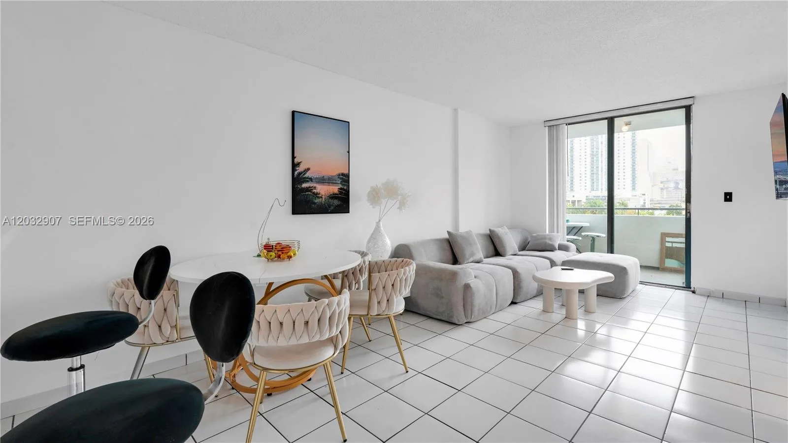 546 SW 1st St # 603, Miami, FL 33130 photo 2