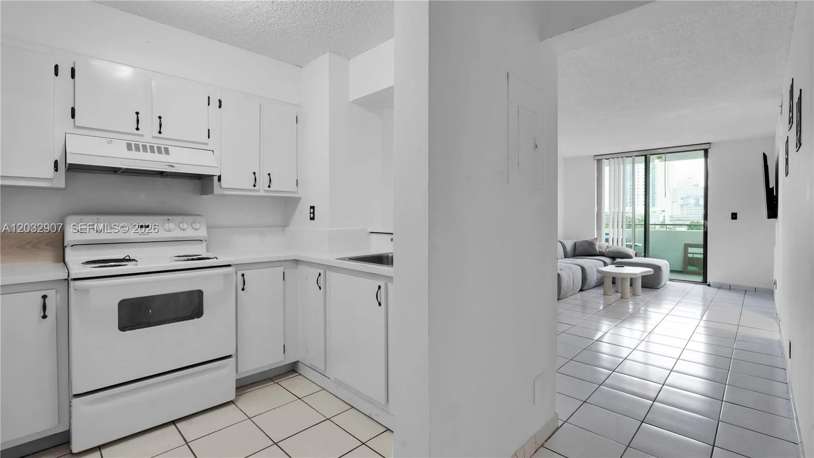 546 SW 1st St # 603, Miami, FL 33130 photo 5